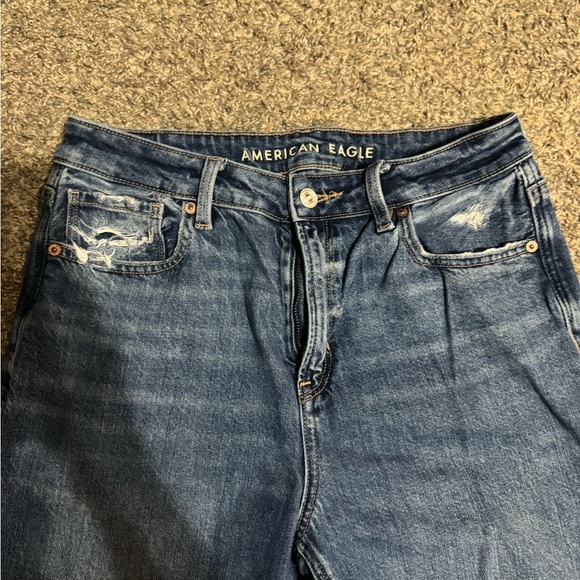 Size 8 - American Eagle Mom Jeans - Picture 2 of 6